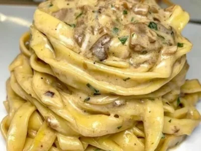 Tagliatelle con Crema di Parmigiano e Funghi Porcini