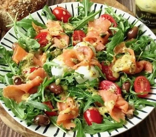 Insalata di salmone affumicato e rucola