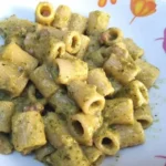 Mezze maniche con crema di zucchine, pancetta e Philadelphia