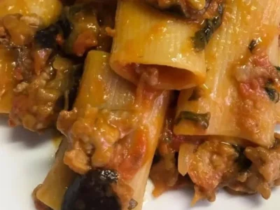 Paccheri con melanzane e salsiccia