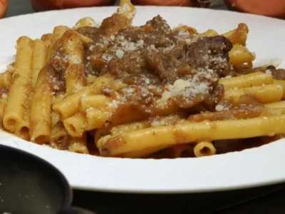 Ziti alla Genovese – Ricetta autentica del ragù di Napoli