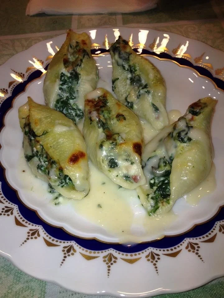 Conchiglioni ripieni con spinaci, ricotta, speck e besciamella