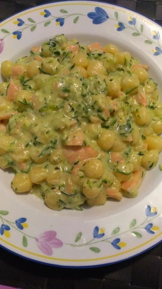 Gnocchetti zucchine e salmone affumicato