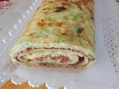 Rotolo di frittata con zucchine, speck e scamorza affumicata